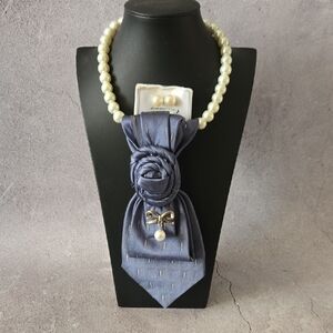 Sophisticated Blue and Pearl Necklace with Bow Accent